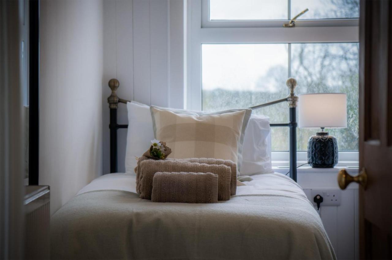 Elidyr Cottage - 3 Bedroom Cottage - 암로스 외부 사진